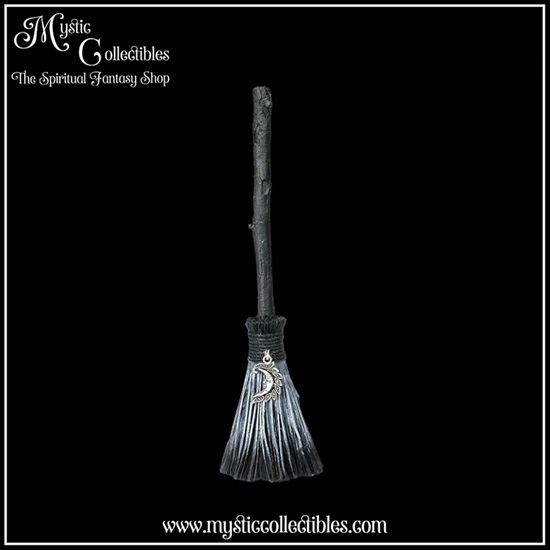 pb-fg003-1-figurine-positive-energy-broomstick-moo