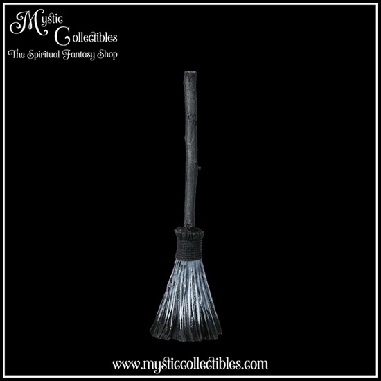 pb-fg003-3-figurine-positive-energy-broomstick-moo