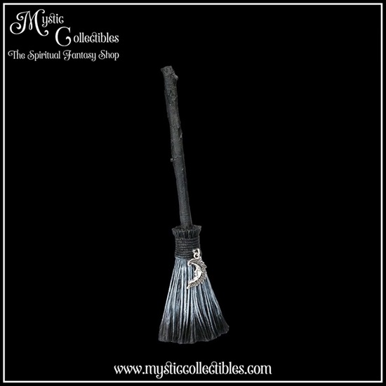 pb-fg003-4-figurine-positive-energy-broomstick-moo