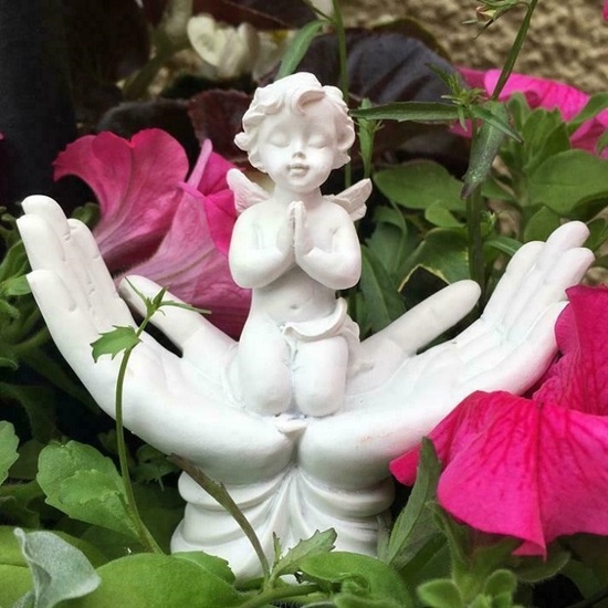 en-fg002-8-figurine-raised-to-heaven