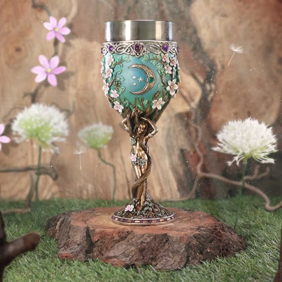 tm-gb002-10-chalice-maiden