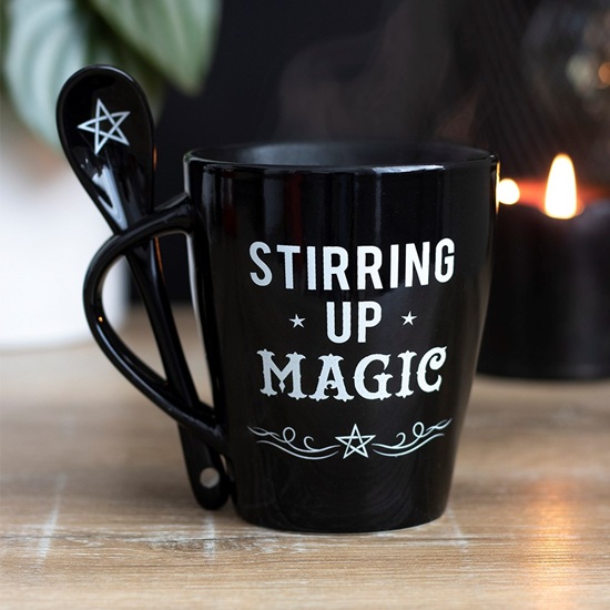 wi-mk010-7-mug-stirring-up-magic-with-spoon