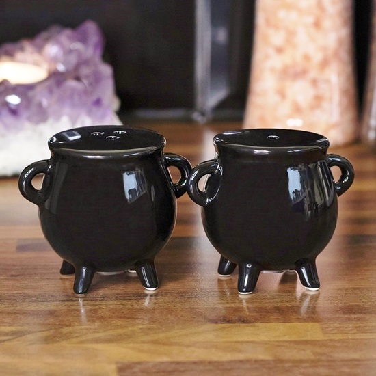 wi-tw002-7-salt-pepper-set-cauldrons